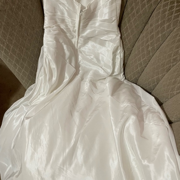 David’s Bridal Gown Size 6 - Picture 6 of 9